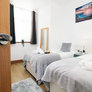 https://city-centre-grown-floor-luxury-apartment.cardiffhotelswales.com